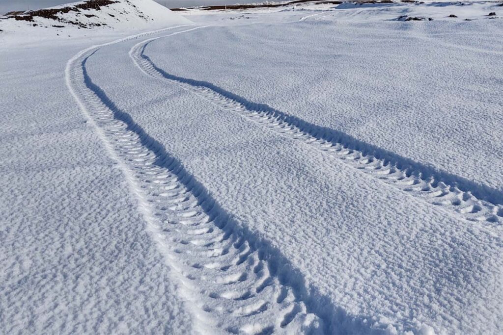 Off-Road Vehicle Tracks in the Snow